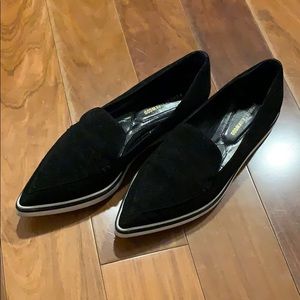 Pointed toe loafers/slip on